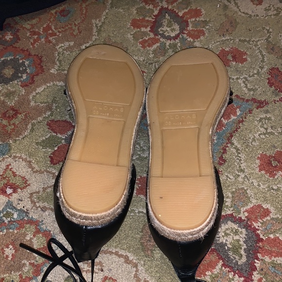 ALOHAS TIE AROUND ANKLE BNWOT - Picture 4 of 4